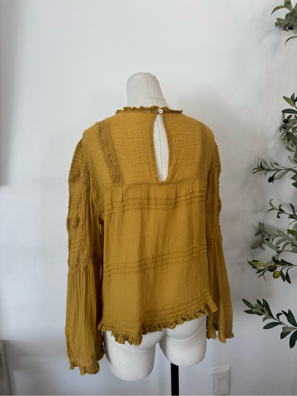Free People Olivia Eyelet Lace Bell Sleeve Blouse Golden Yellow Size Medium - Picture 2 of 7
